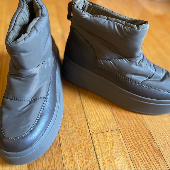 ASH waterproof offer booties with a 2” platform - Picture 2 of 5